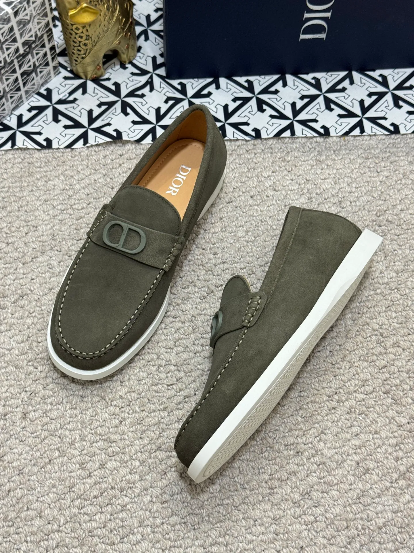 Men's men's shoes 💰480 [New style] 🍺🍺Dior men's casual shoes - a high version of the original one-to-one replica. It is a casual dress shoe. Crafted from luxuriously soft navy suede❤️‍🔥Cow leather lining💘Oblique printed panels on the upper. The lightweight white rubber sole adds sophistication, with an Oblique pattern engraved on the outsole and branding on the back. Size: 38-44 (45, 46 customized